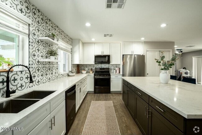 Building Photo - 8115 E Cypress St Rental
