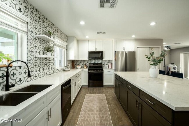 Building Photo - 8115 E Cypress St Rental