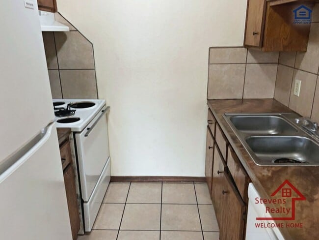 Photo - 1912 SW D Ave