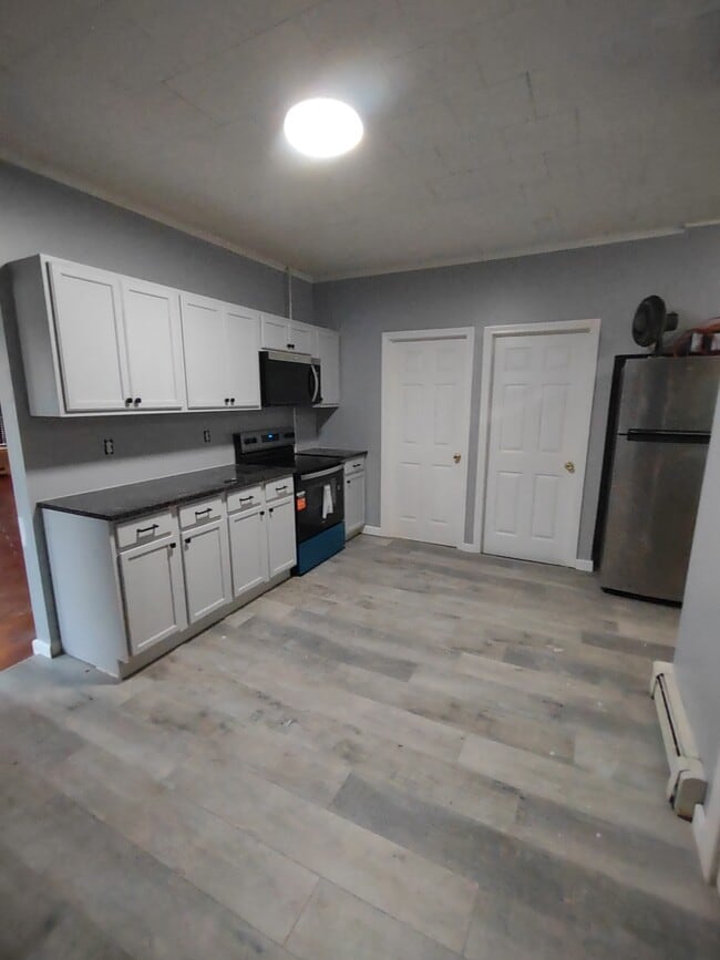 New granite countertops! - 201 East St Unit Carlos