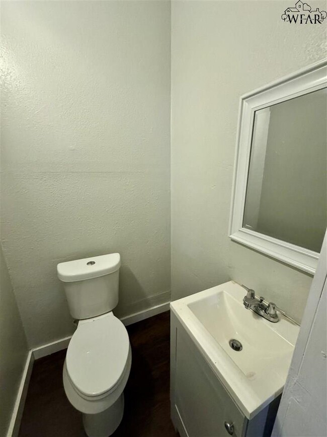 Photo - 2142 Avenue E