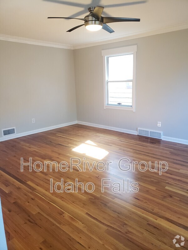 Building Photo - 670 L St Rental