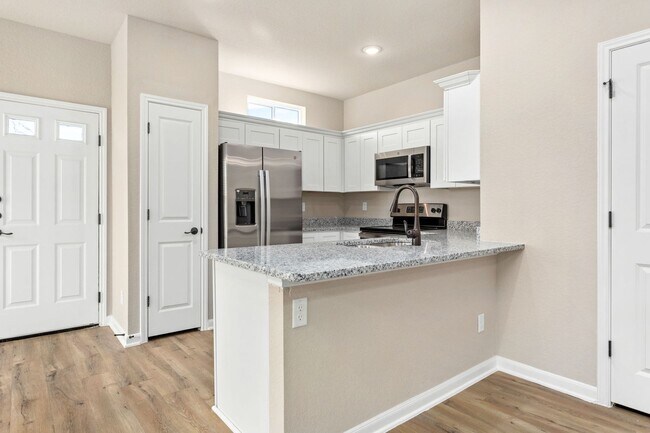 Modern Luxury Townhome Near Brooks City Ba... - Modern Luxury Townhome Near Brooks City Ba...