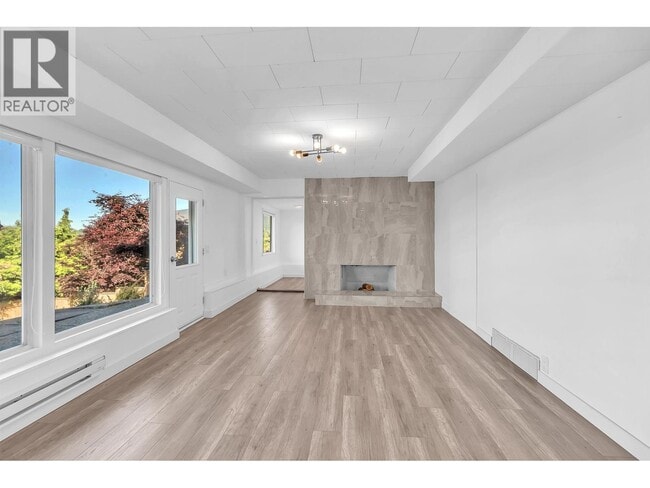 Photo - 637 Alpine Ct