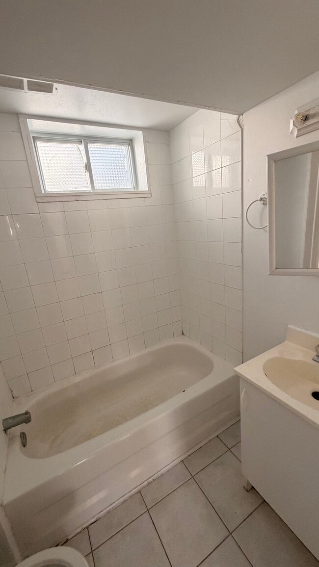 Photo - 2478 Chasseur Av Unit Chausseur