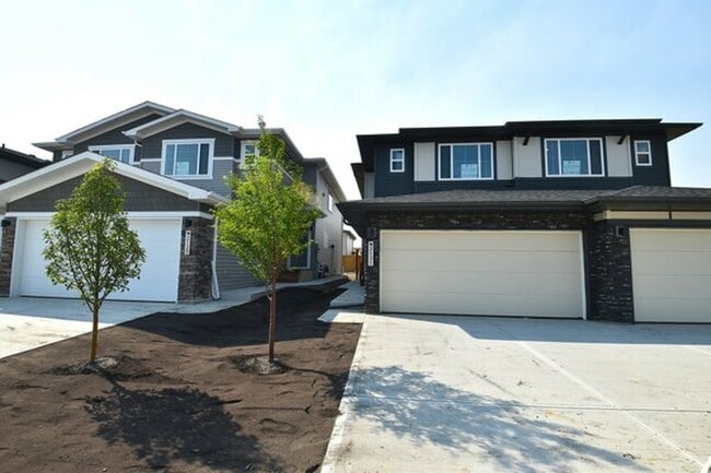 Building Photo - 2131-2135 5 Ave SW Unit 2131