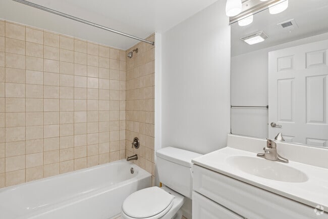 El Hawk, 1 dormitorio, 1 baño - 760 pies cuadrados - Baño - The Landings