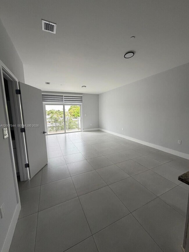 Photo - 381 E 50th St Unit 6