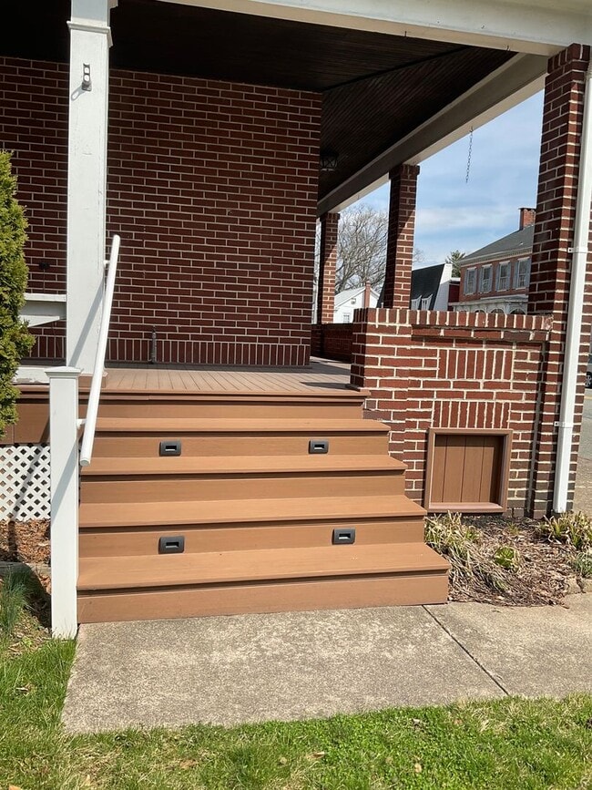 Photo - 112 W Main St