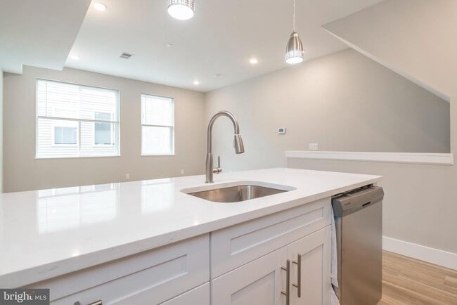 Photo - 2009 N Darien St