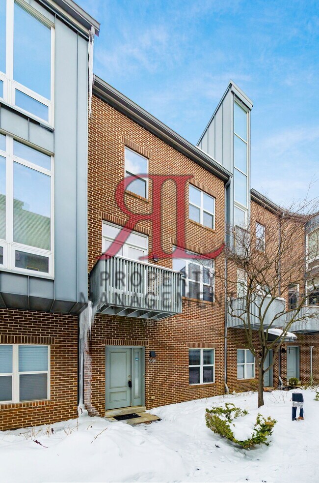 Photo - 986 S Front St