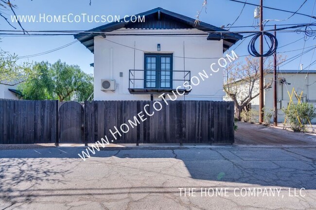 940 E Florita St