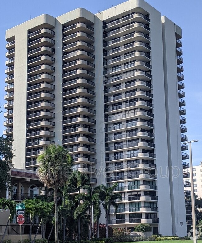 Building Photo - 2413 Bayshore Blvd Rental