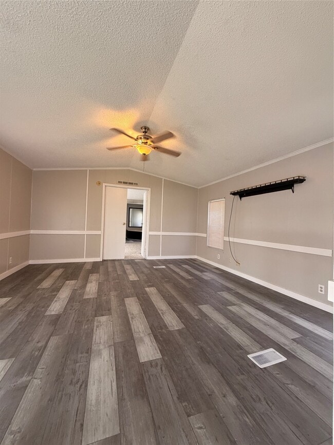 Photo - 14329 Greenville St