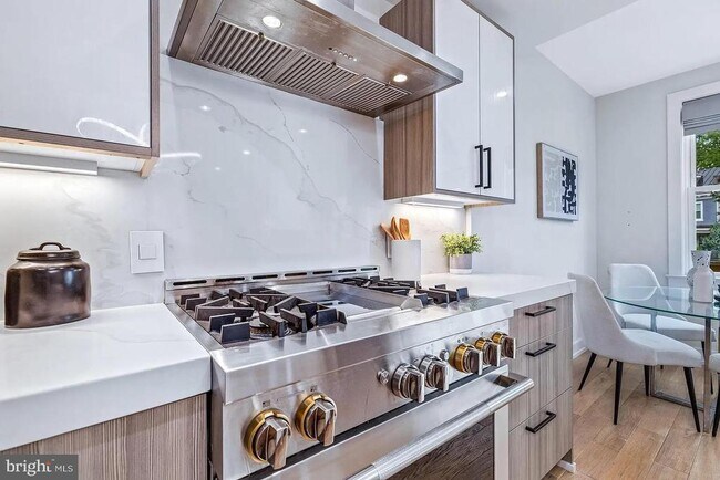 Photo - 3525 16th St NW