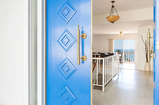 Entry - 18109 Coastline Dr