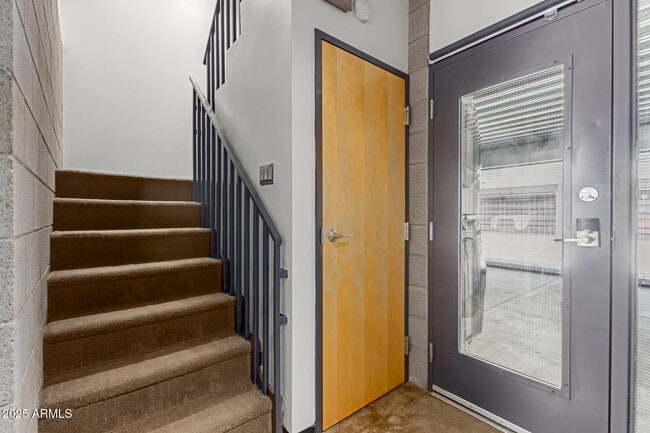 Building Photo - 727 E Portland St