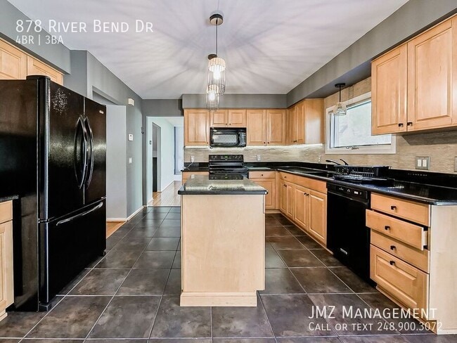 Photo - 878 River Bend Dr