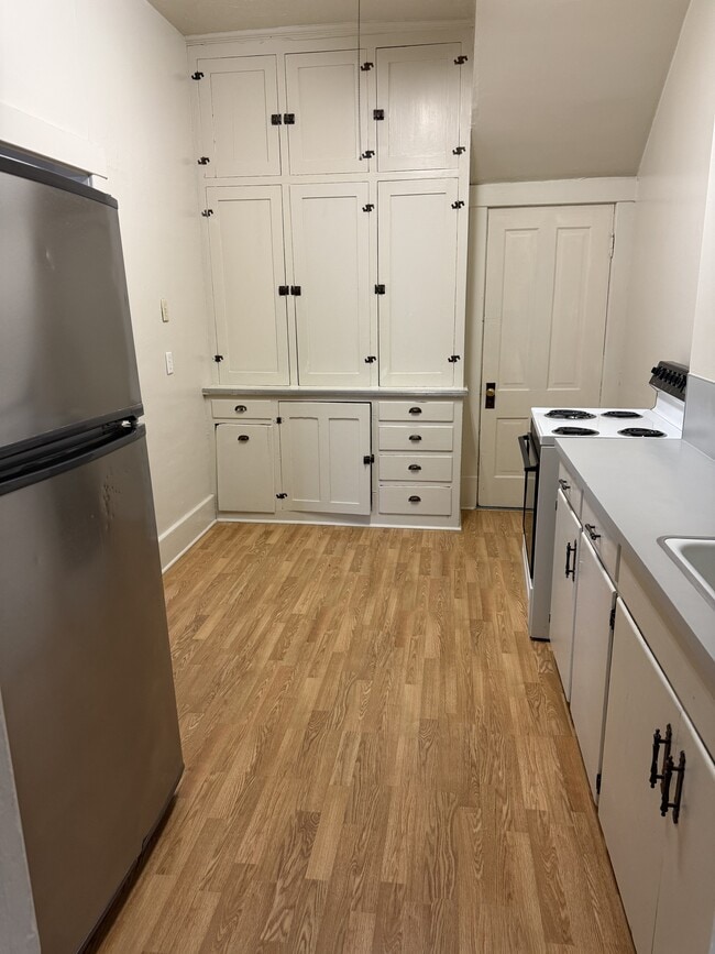 Photo - 700 N 6th St