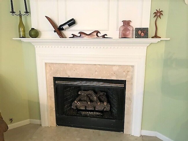 Photo - Beautiful Top Floor 2 Level 2 Bed 2.5 Bath Condo In Sought After Kingsgate Community