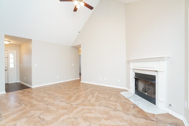 Photo - 649 Kingsway Dr