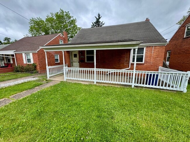 Photo - Charming 4 Bed 1.5 Bath house with BRAND NEW KITCHEN!!!