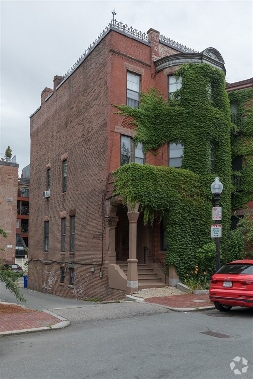 Building Photo - 16 Cumberland St Unit B Rental