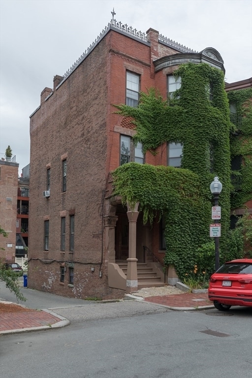 Building Photo - 16 Cumberland St Unit B Rental