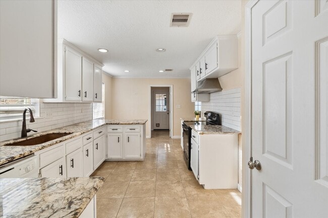 Photo - 16930 Stardale Ln