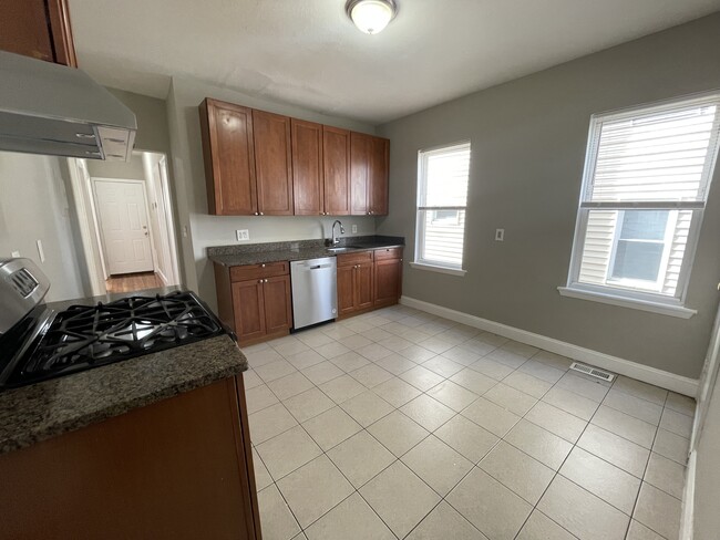 33 Dunlap St Unit 1