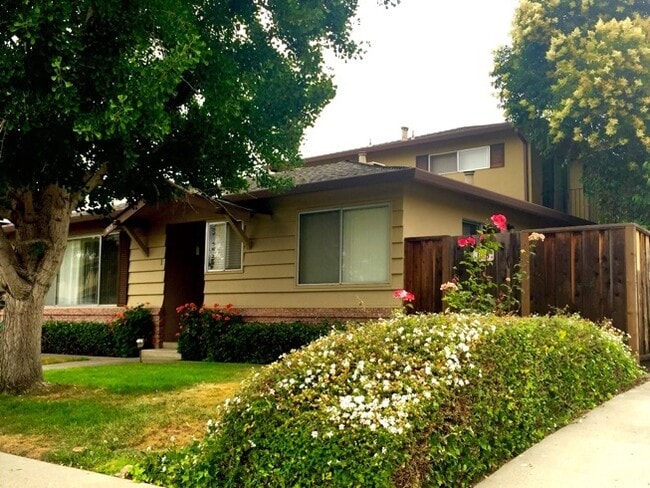 Building Photo - 1015 Williams Way Unit A