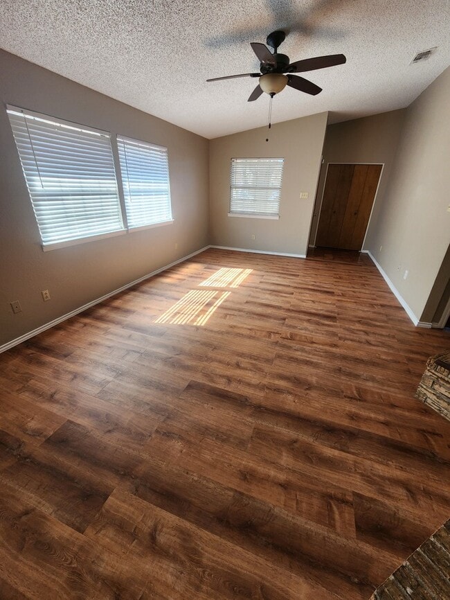 Photo - 3 bed 2 bath townhome, 1 car garage and 1 ...