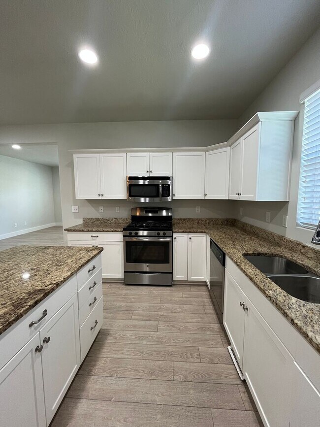 Photo - Spacious 3 Bed, 2.5 Bath Townhome in Pleasant Grove