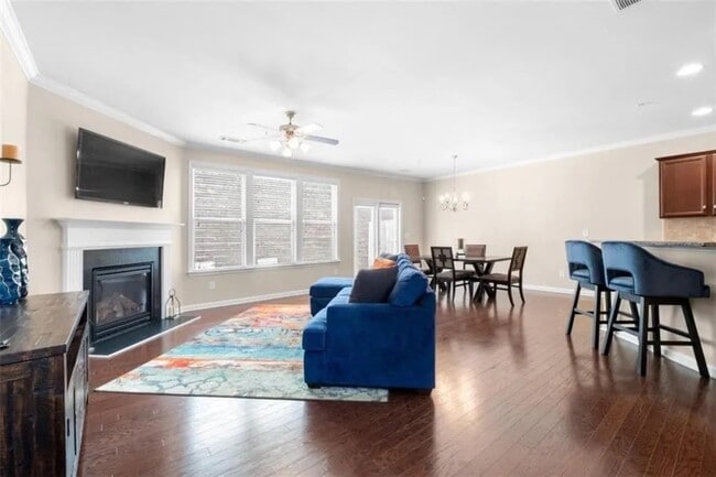 Photo - 6022 Mayfield Way SE