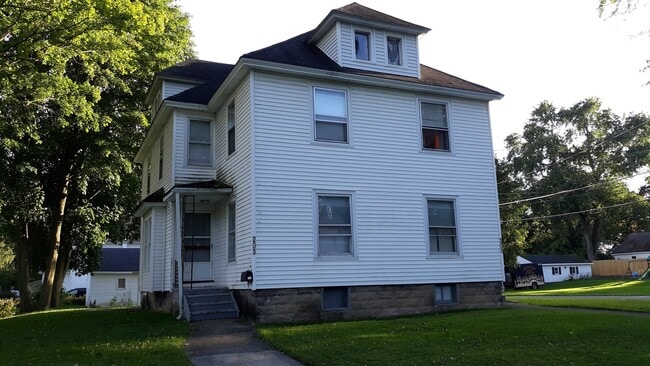 Building Photo - 203 Wilson St