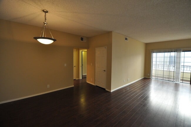Photo - 11594 Moorpark St Unidad 206