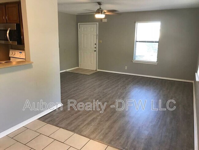 Photo - 118 Maple St Unit A