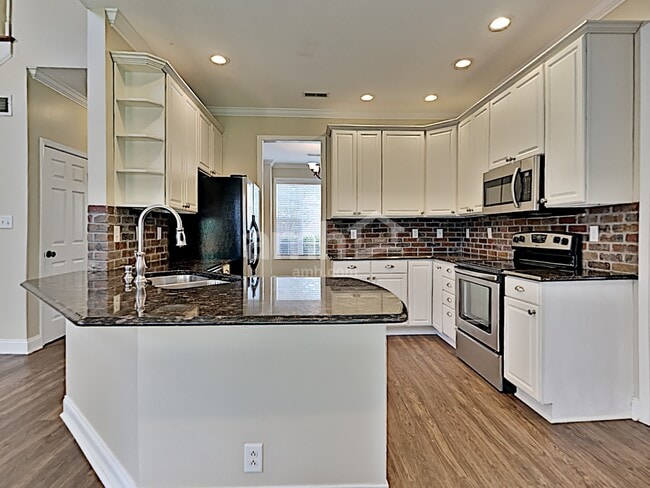 Photo - 830 Tully Rd
