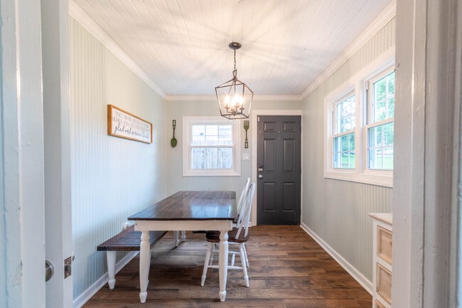 Photo - 2721 Azalea Dr