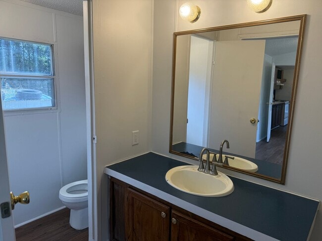 Photo - Single-wide manufactured home in Fairview, NC