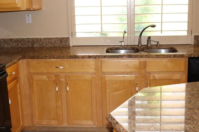 Photo - 875 W Aloe Pl