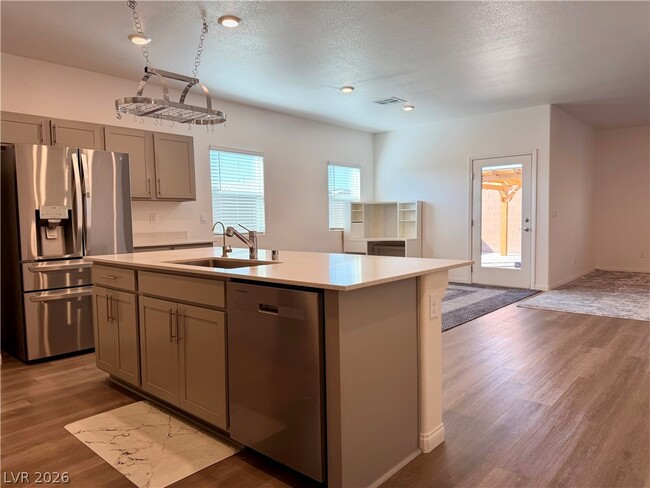 Photo - 1671 Douglas Crk St