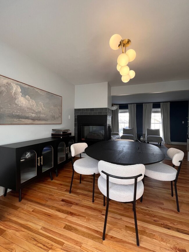 Photo - 3 bed 2.5 bath Located in the Heart of The Hill