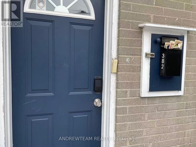 Photo - 382 Lynett Crescent