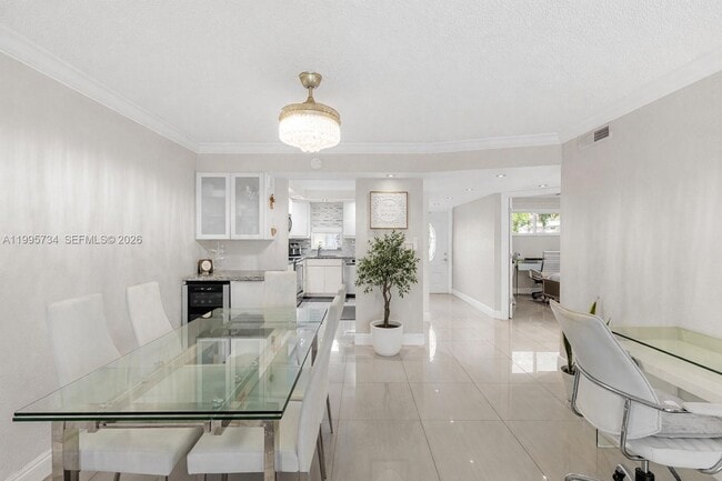 Photo - 9200 N Hollybrook Lake Dr Unidad 102