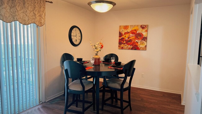 Large Dining Room - Corner Place