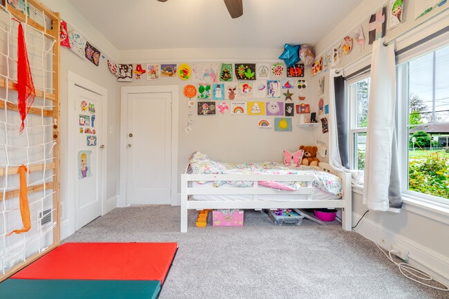 Photo - 200 W Arlington St Unidad Main Level