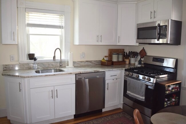 Photo - 2 Griffin Pl Unit 3