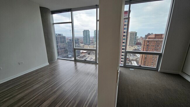 Photo - 128 W Chicago Ave