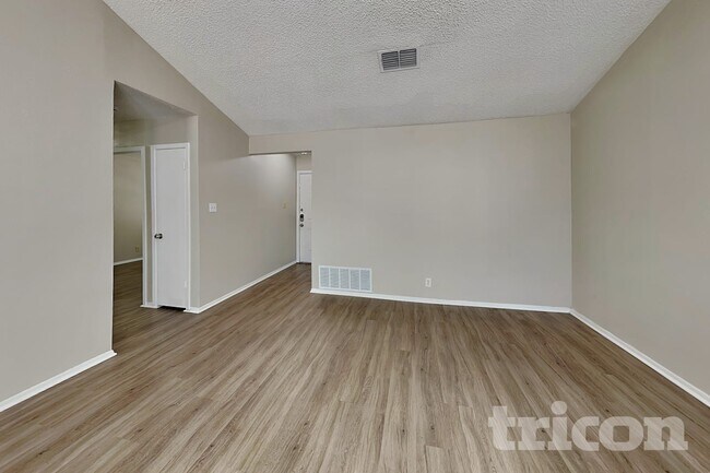 Photo - 7527 Ledgebrook Dr